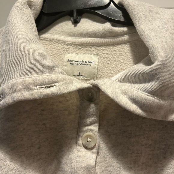 Abercrombie & Fitch women’s sweatshirt with oversized collar - Picture 2 of 3
